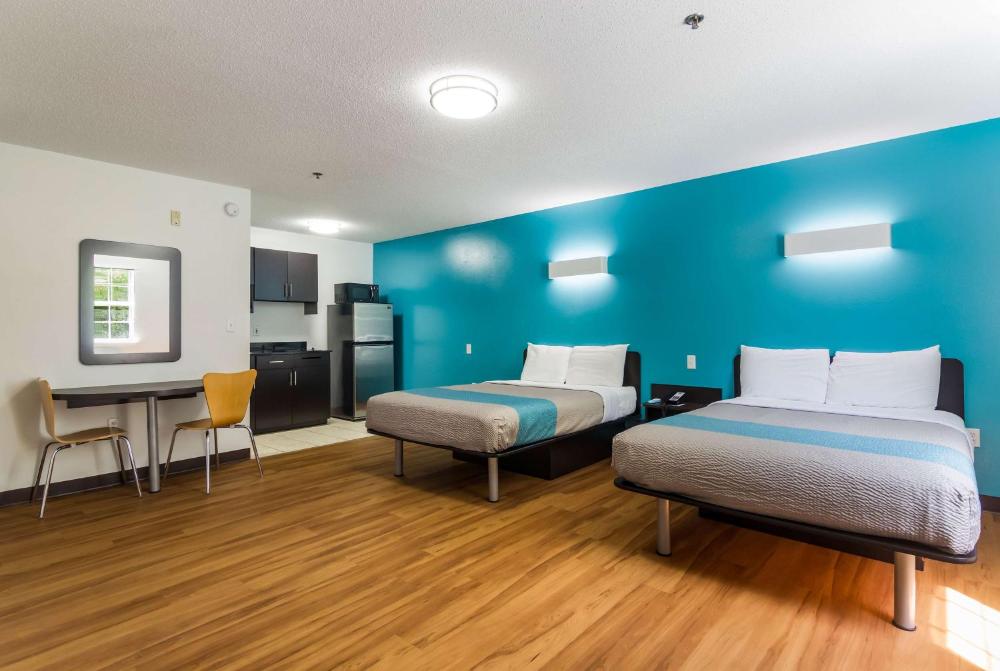 Deluxe Quadruple Room - Non-Smoking interior
